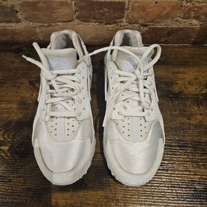 Nike Air HuaracheWomen's Shoes